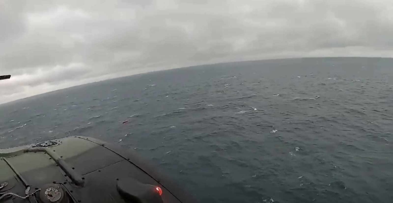 Издирването на моряците от потъналия край Шабла кораб е подновено, военен кораб обследва района