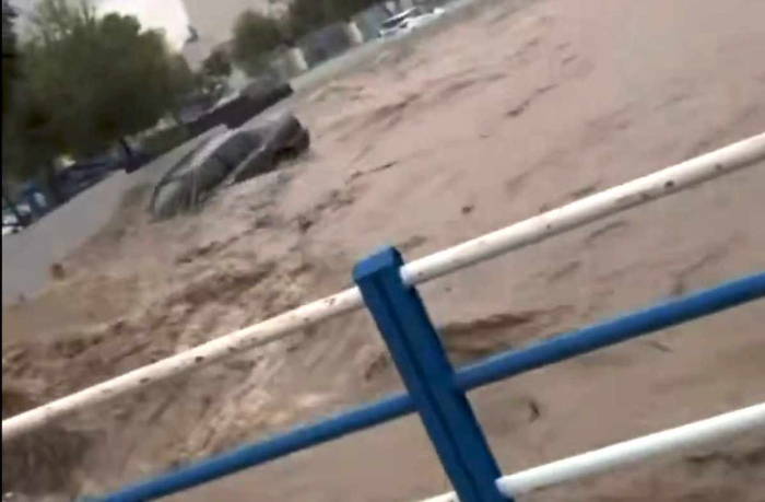 Порои заляха пътищата в Гърция, червен код за опасно време в Халкидики