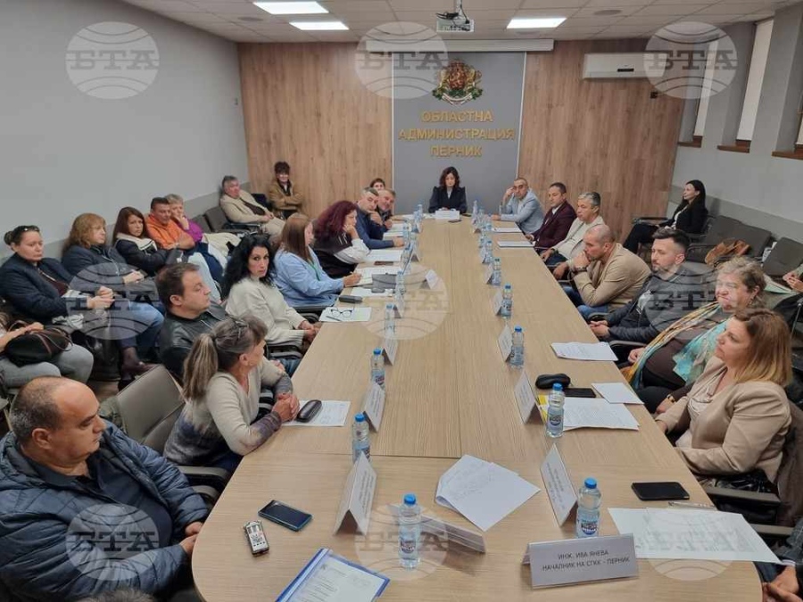 Спор за фотоволтаична централа край Радомир: жители настояват за мораториум и по-строги правила