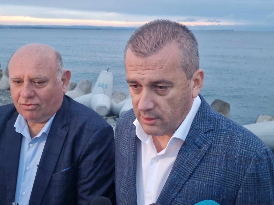 След сложна спасителна операция изтеглиха ударения от дронове кораб „Челси 3“ към Бургас