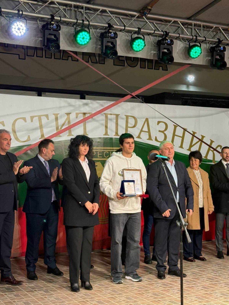 Семейство Замфирови сред новите почетни граждани на Кресна
