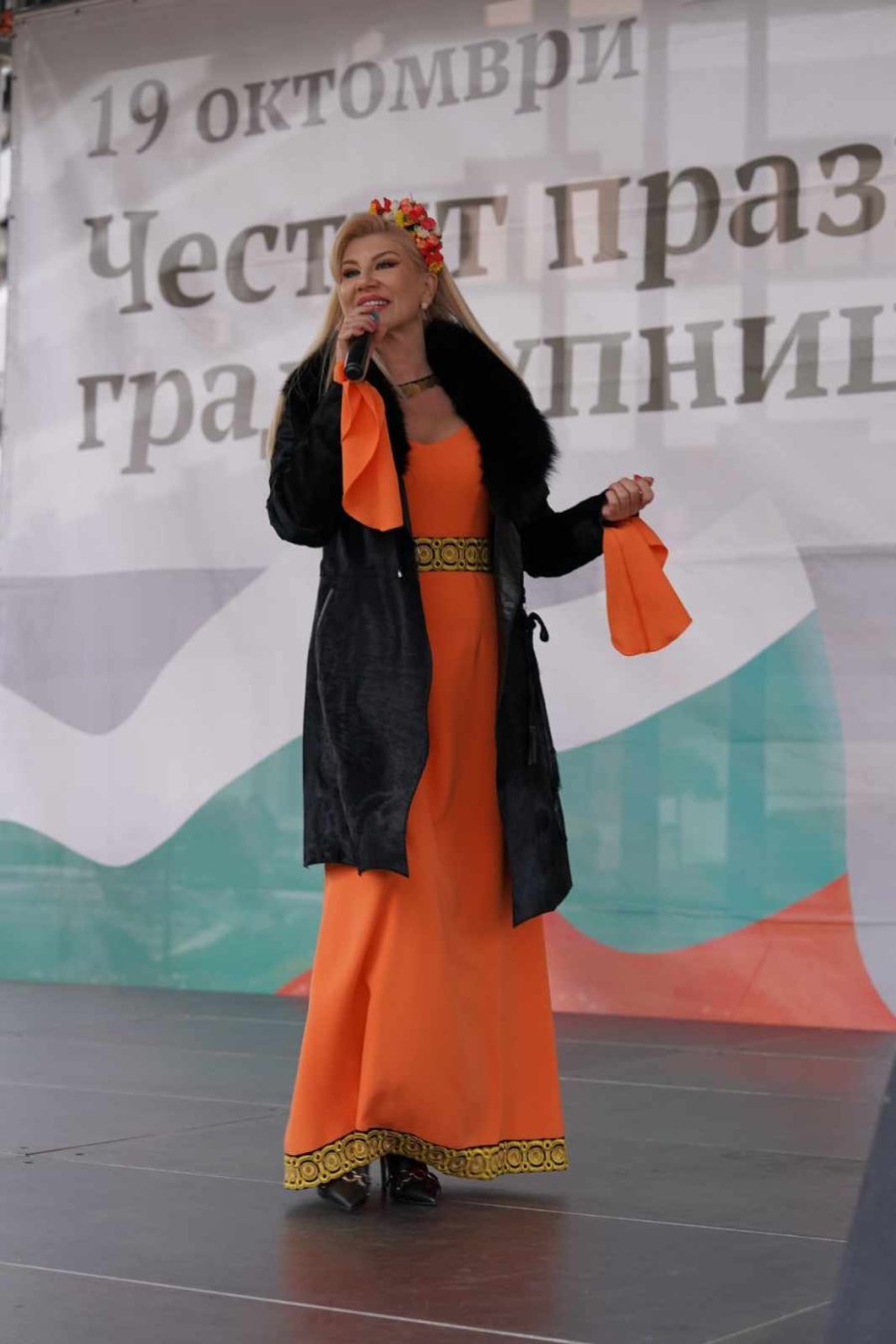 Нелина разпя Дупница! Празникът на града продължи с много музика и фолклор