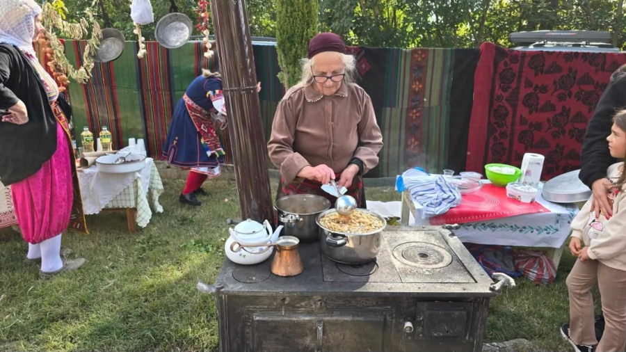 Петричко село си припомни - кога хлябът се месеше с душа, а рецептите се предаваха от баба на внуче