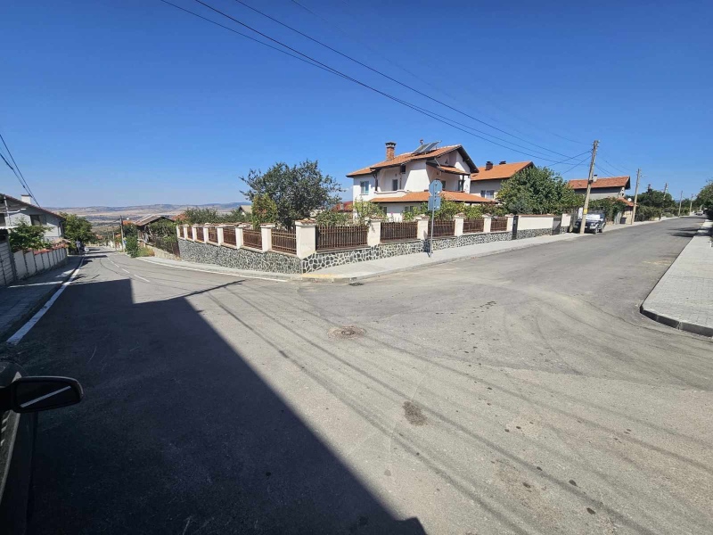 Обновиха асфалтовата настилка на две улици в село Ресилово