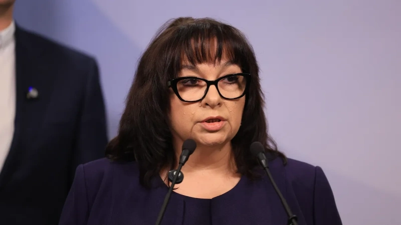 Петкова: Решението на КС отваря „кутията на Пандора“ за бюджетния дефицит