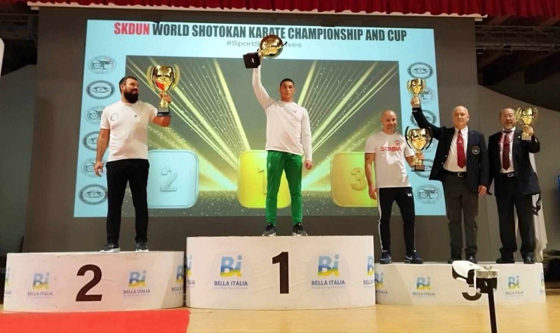 Кюстендил на върха! Спортист №1 Християн Василев вдигна четири световни титли по шотокан карате