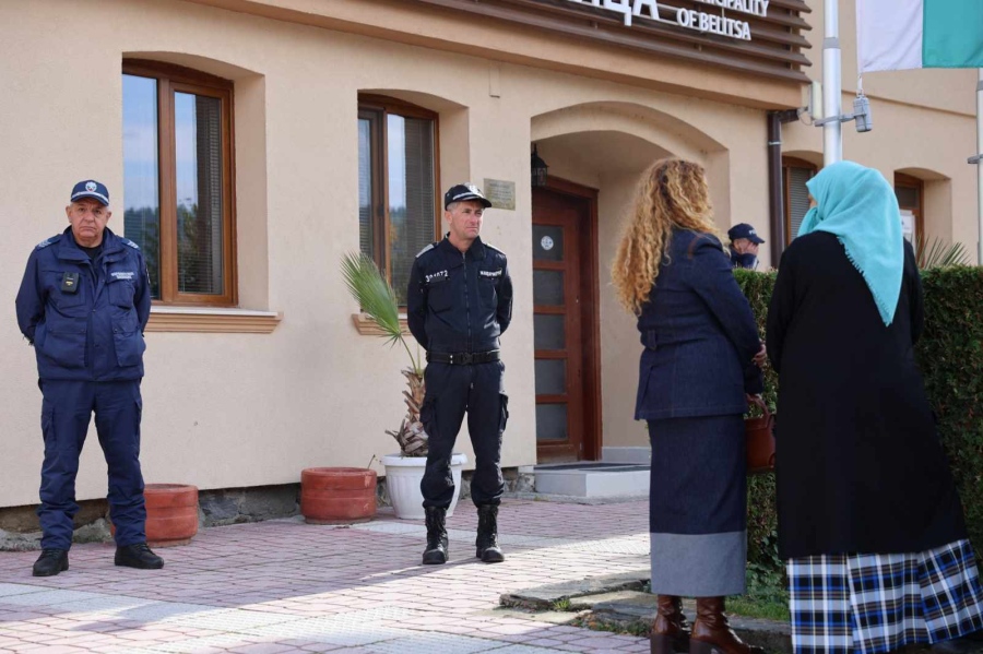 ГДБОП и ДАНС влязоха в Белица! Изземват документи от дома на кмета и от общината, цялото ръководство хукна натам