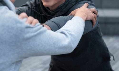 Хематом и потрошени коли: Група мъже се биха в Петрич