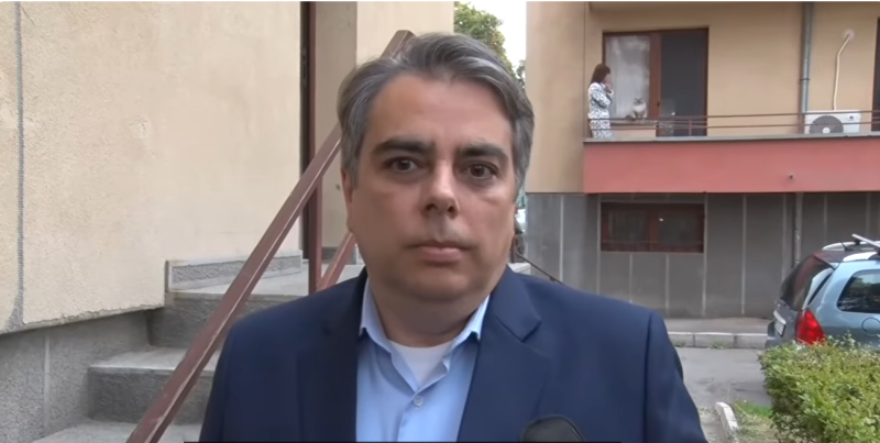 Асен Василев: Да не се срамуваме от следващия президент