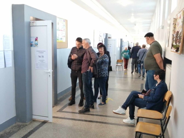Драстично ниска активност в Дупница: Едва 28 души са гласували в секция №19