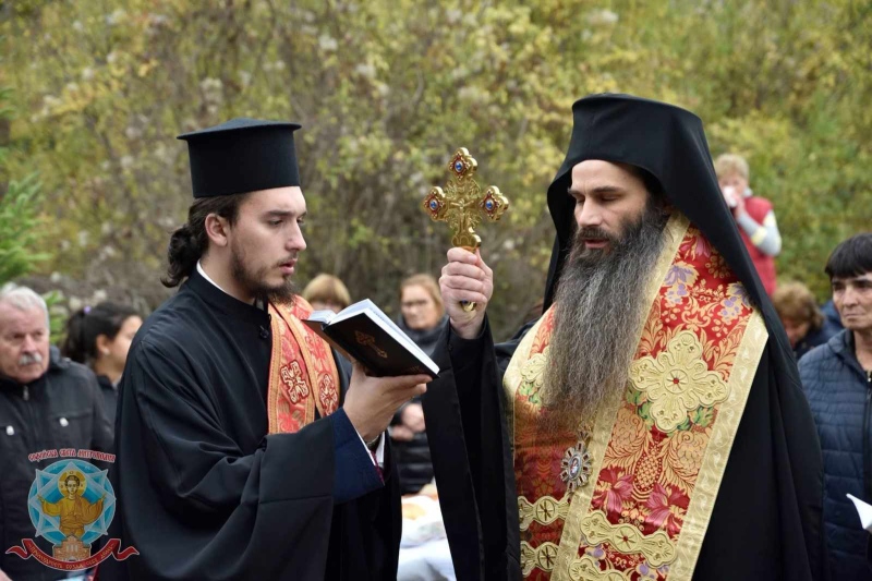 След 22 години чакане осветиха параклиса „Св. Димитър“ в Доброво!
