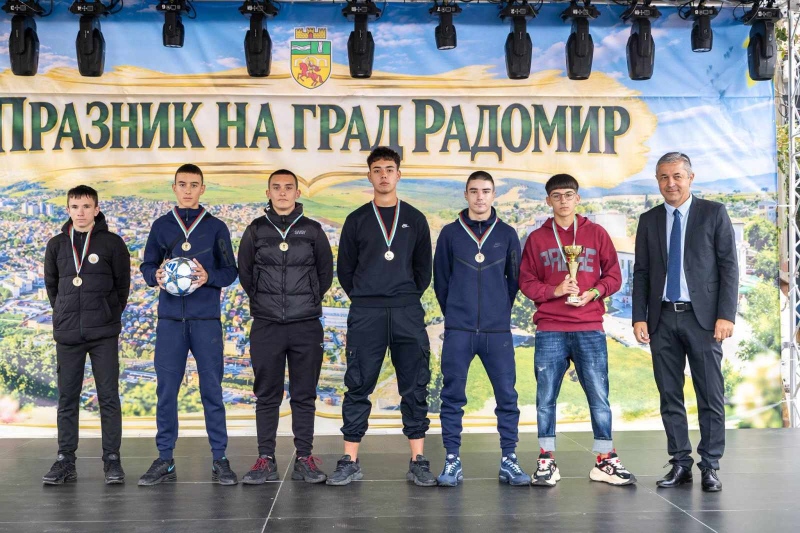  Футболни битки за купата „Христо Радованов“ излъчиха новите шампиони на Радомир