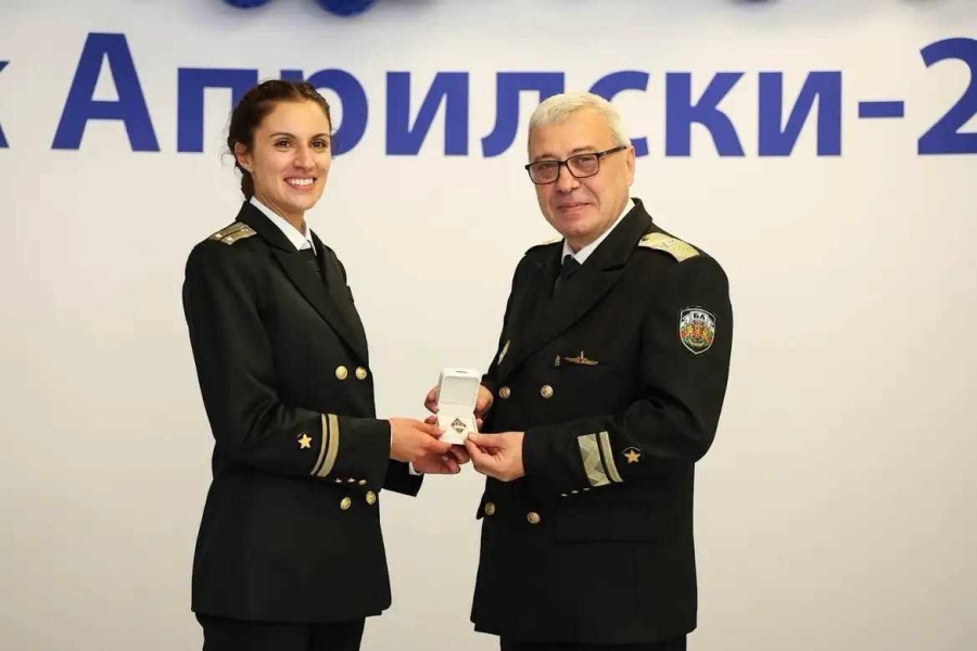 Военен лекар Яна Михайлова от Разлог: Всеки ден се моля да бъда по-добър човек от вчера