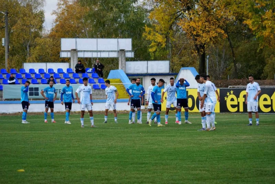Драма в Радомир: Струмска слава изравни от дузпа в 93-ата минута