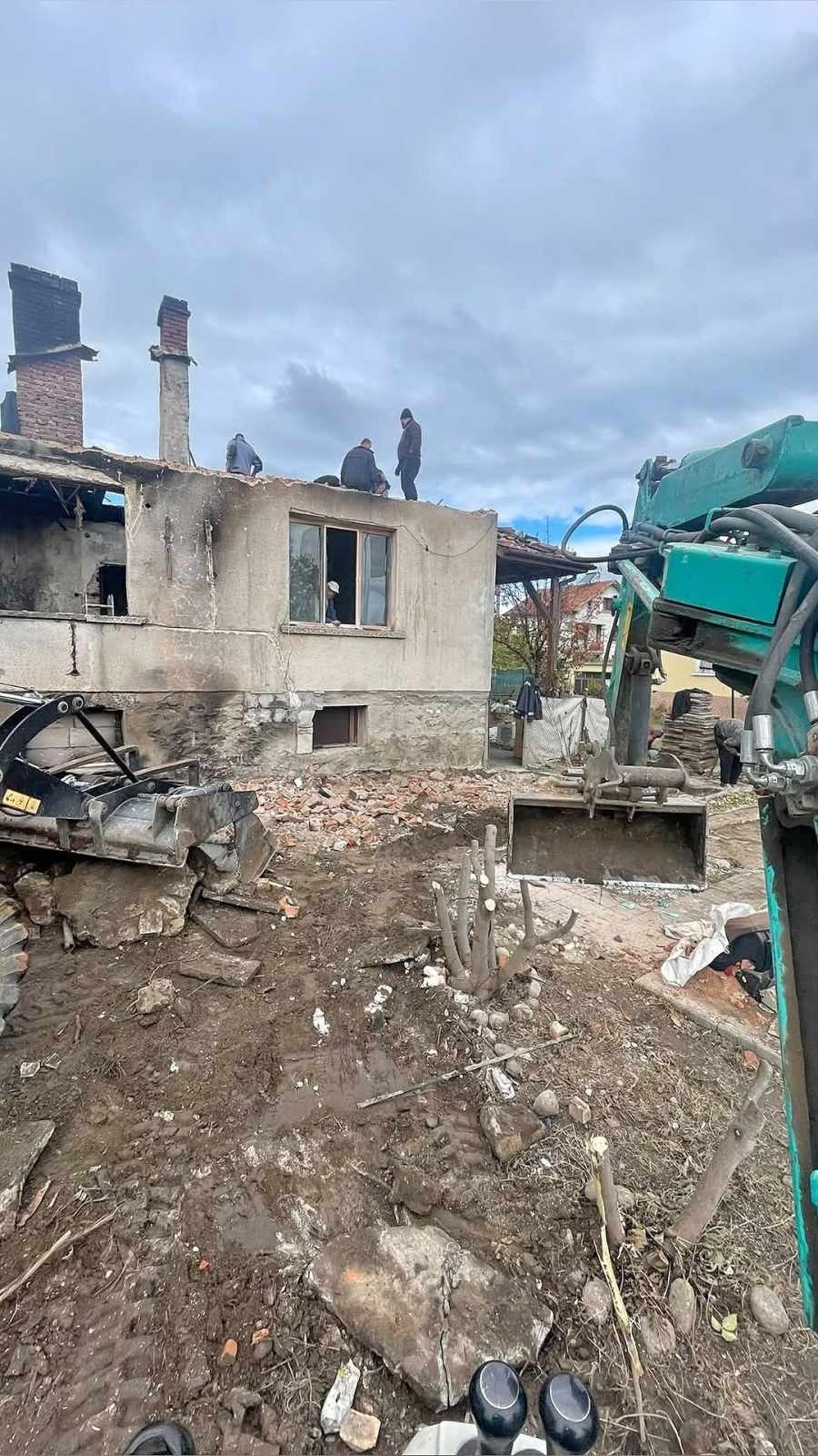 Долна баня подава ръка на семейство с бебе, останало без дом след опустошителен пожар
