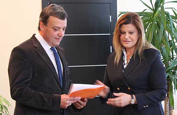 Губернаторът на Перник Ирена Соколова влиза в екипа на еврокомисаря Мария Габриел, после се изстрелва в Европарламента