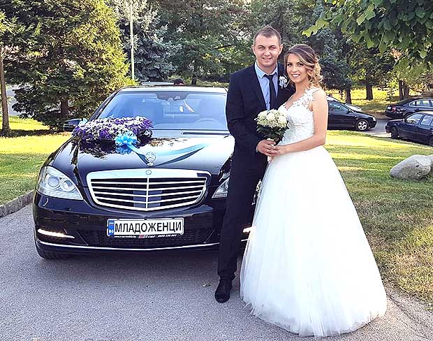 Виолета Накова от Сандански стана г-жа Вълкова на стилна сватба, младоженците отпрашиха към олтара със специален мерцедес