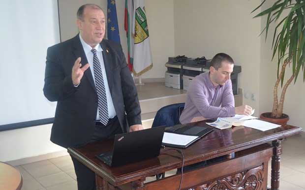 Кметове се обучаваха как да връчват съдебни книжа и призовки в Радомир