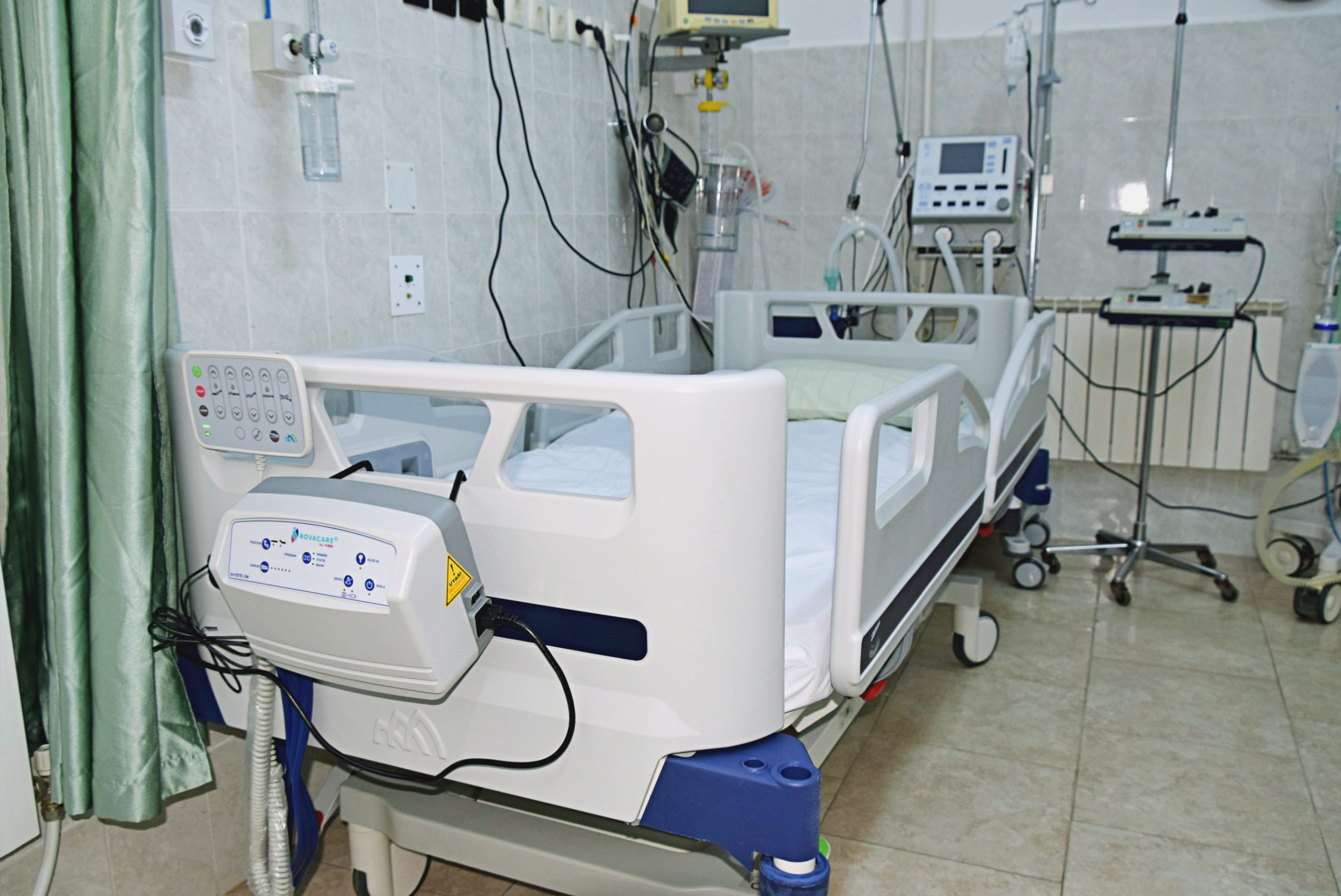 Община Сандански закупи 10 електрически легла за МБАЛ „Югозападна болница“